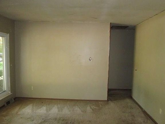 5th image of 340 Sierra Ct