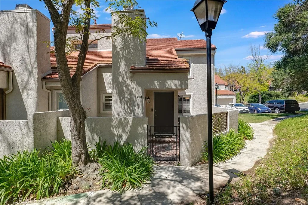 3 bed, 2.5 bath, 1332 sqft, $3,800 — Photo 1
