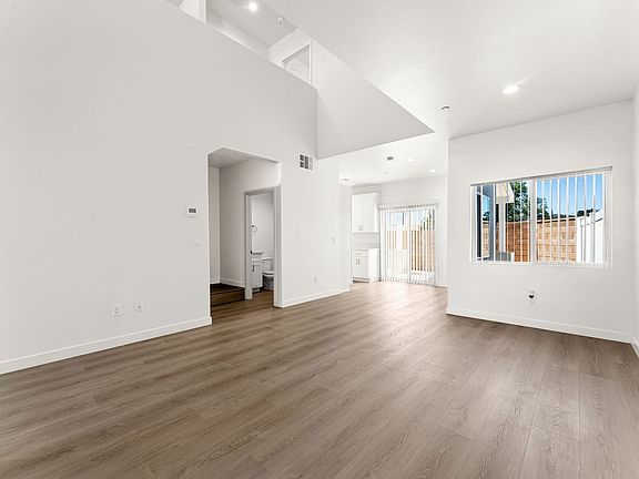 3rd image of 12446 18th St #101