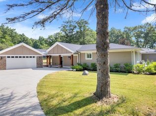 5490 Waldon Rd, Clarkston, MI 48348