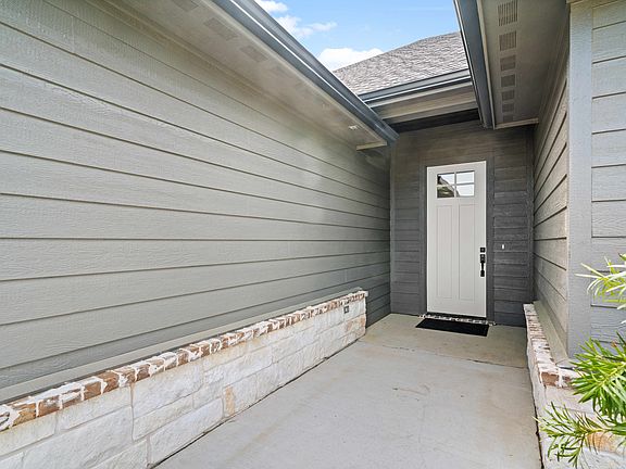 2nd image of 1808 Tres Dr