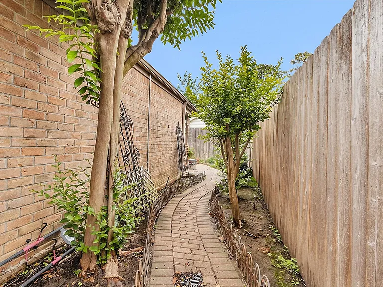 11634 Southlake Dr — Photo 30