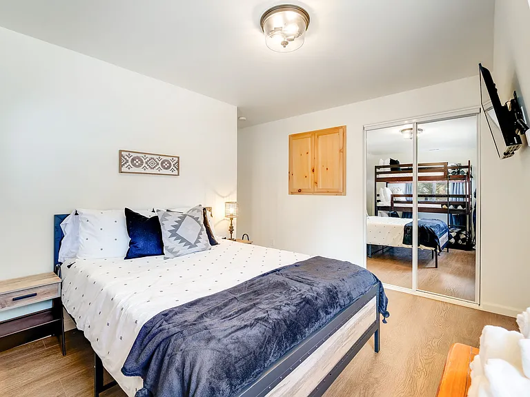 692 Santa Barbara Ave — Photo 15
