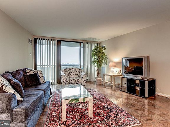 4th image of 4620 N Park Ave APT 1107E