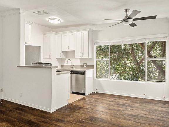 5th image of 1733 Granville Ave APT 12