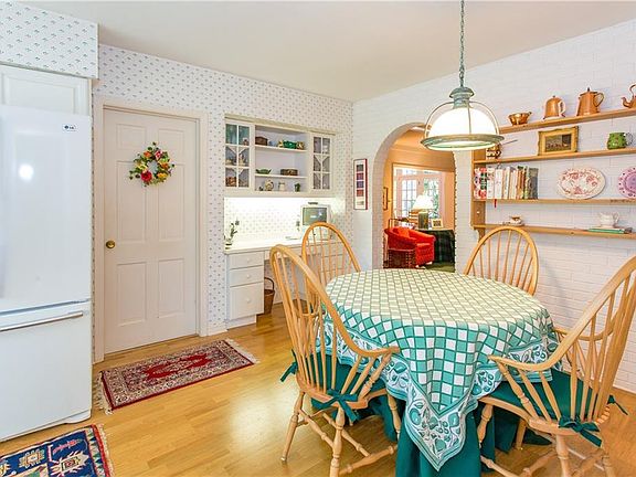 5th image of 414 Park North Ct