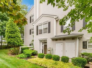 59 Meadow Ln, Nanuet, NY 10954