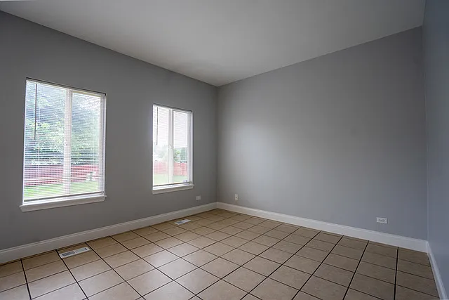 2837 Oakmont Dr — Photo 3