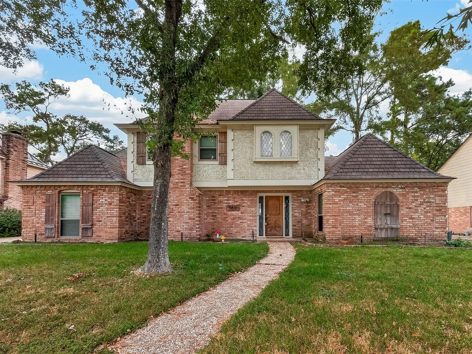 4 bed, 2.5 bath, 2496 sqft, $2,195 — Photo 1