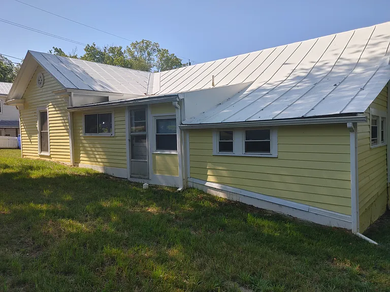 309 Jackson St — Photo 22