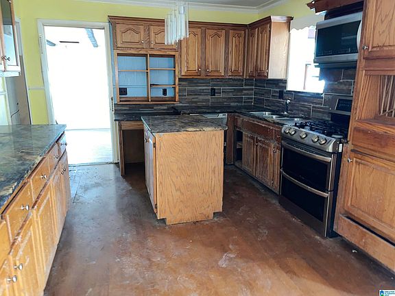 3rd image of 1005 Barclay Dr