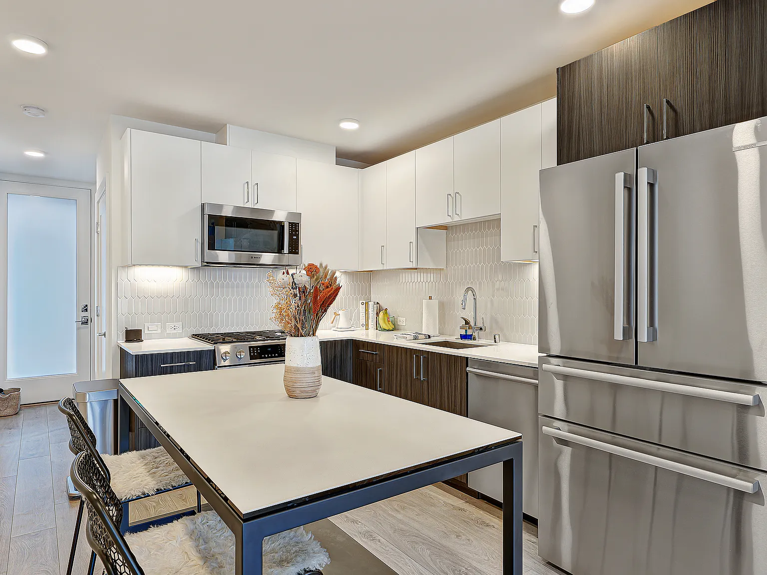 2 bed, 1223 sqft, $6,500 — Photo 4