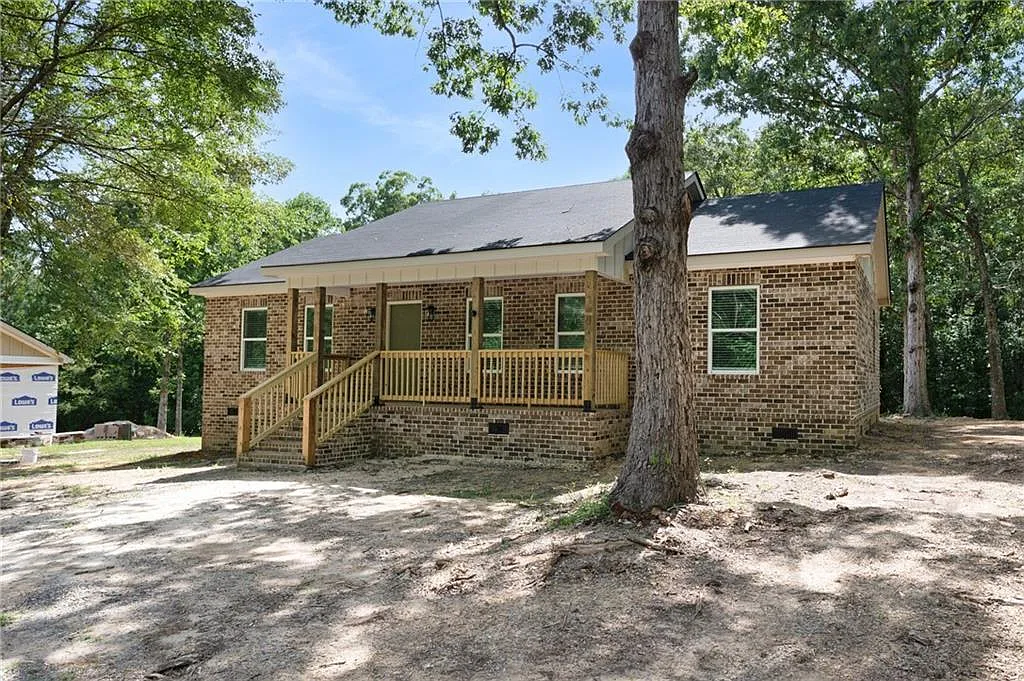 3 bed, 2.0 bath, 1250 sqft, $1,800 — Photo 2