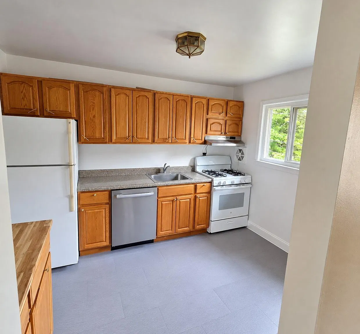 2 bed, 1.0 bath, 1010 sqft, $2,250 — Photo 2