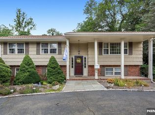 93 Wyckoff Ave, Waldwick, NJ 07463