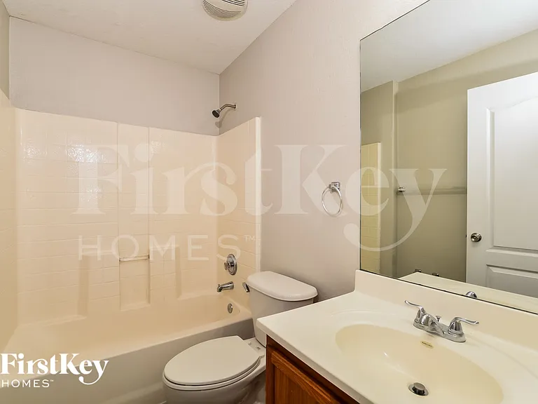 2657 Bentley Dr — Photo 14
