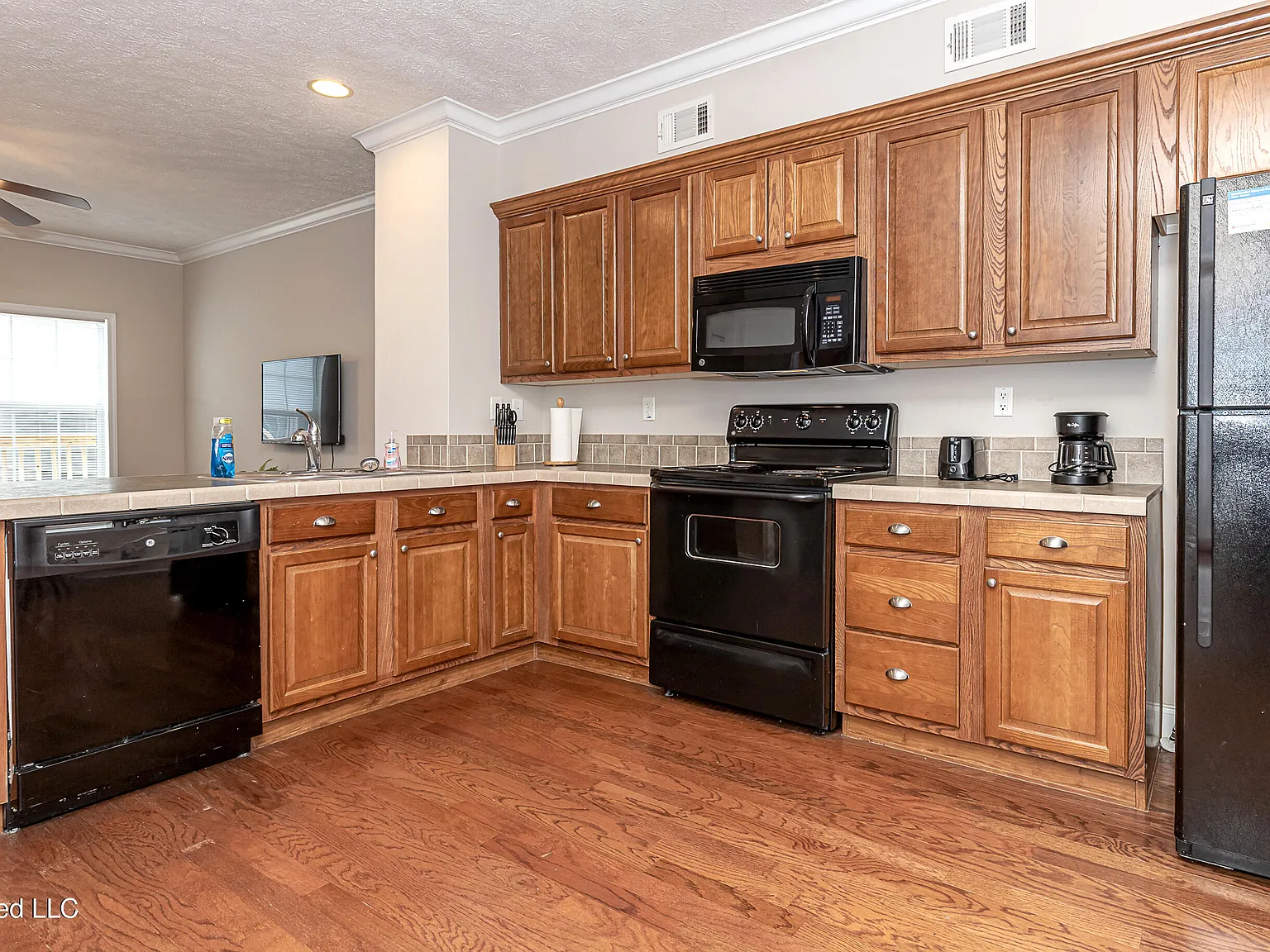 3 bed, 2.5 bath, 1589 sqft, $2,500 — Photo 3