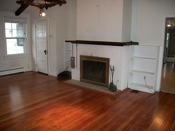 Living Room/Fireplace