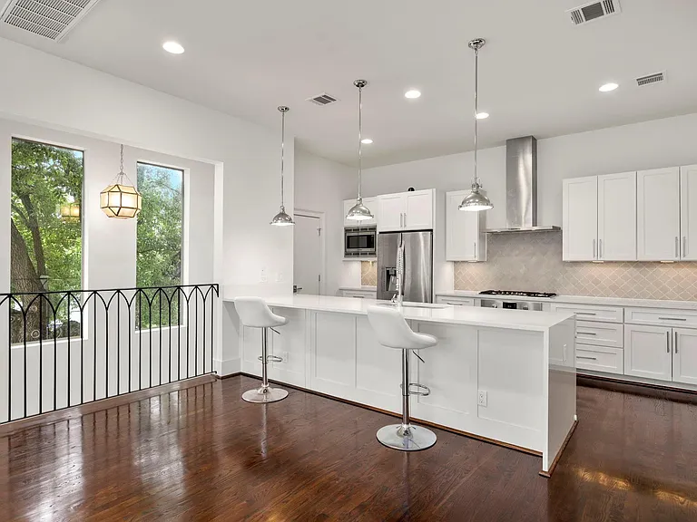 1808 Oakdale St — Photo 13