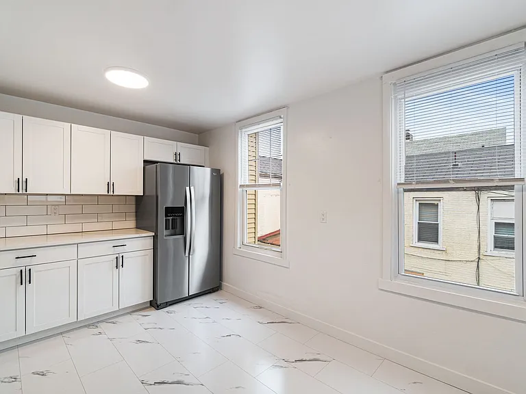 1738 Main Street — Photo 6