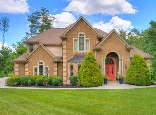 501 Old White Dr, Lewisburg, WV 24901