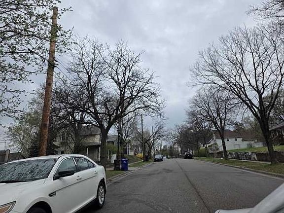 5th image of 204 Acker St E
