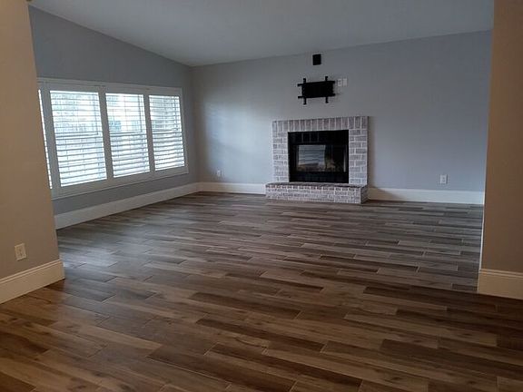 5th image of 1512 Pinehurst Pl