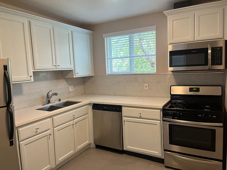 Tuscany Apartments — Photo 21