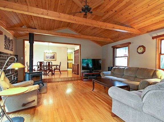 3rd image of 411 Woodbine Ave