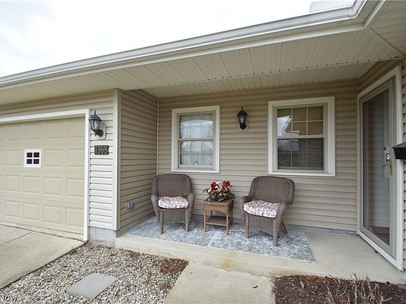 3rd image of 7568 Huntington Dr