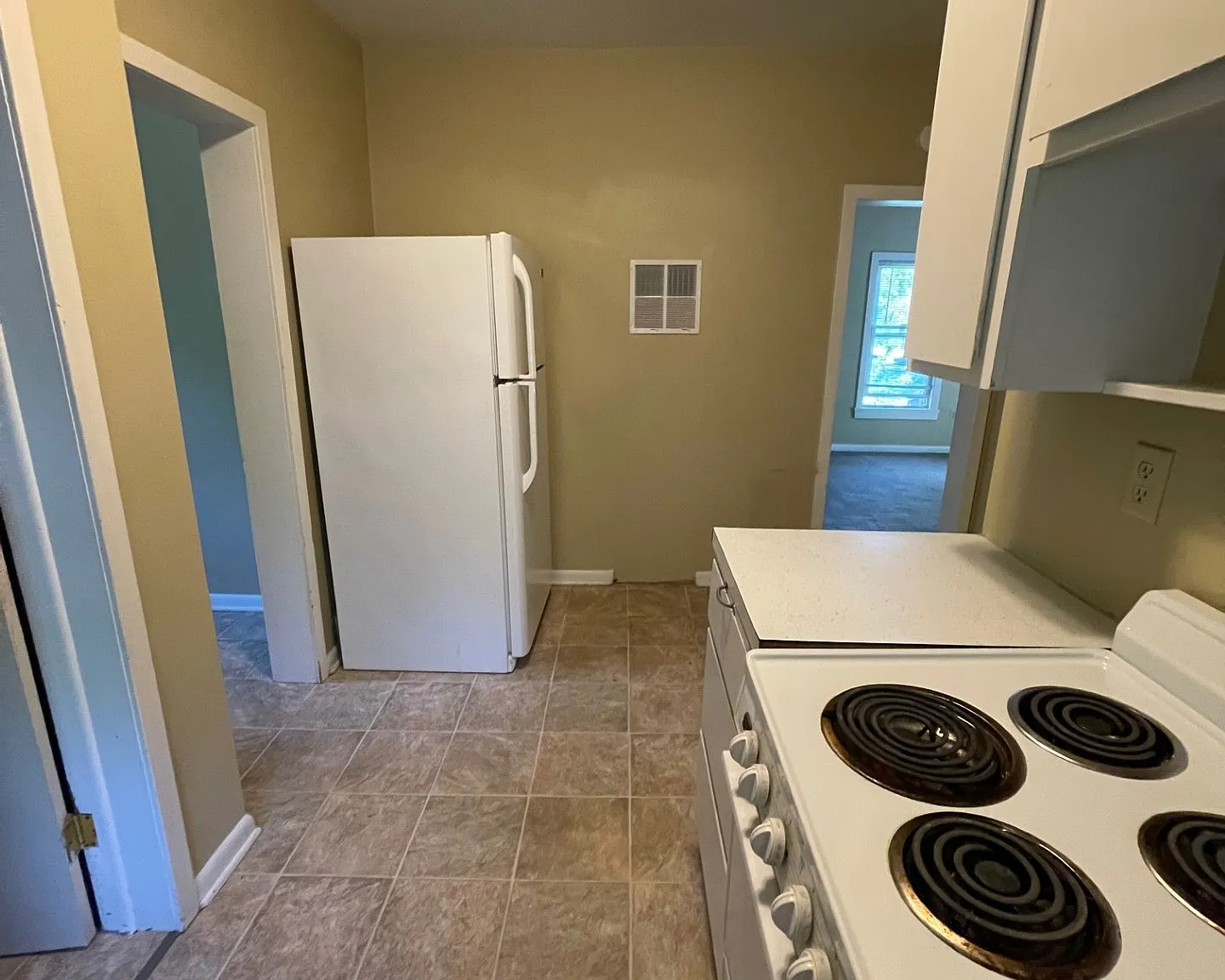 2 bed, $750 — Photo 2