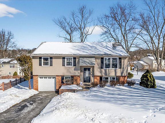 2nd image of 8 Red Cloud Cir