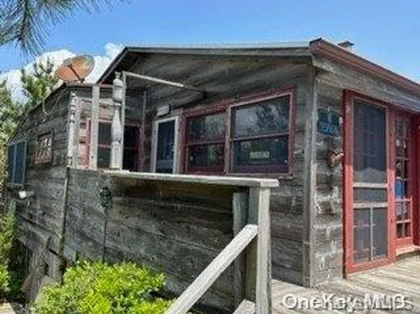 190 Surf Walk, Cherry Grove, NY 11782