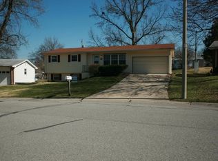 632 Rebecca Dr, Saint Charles, MO 63301