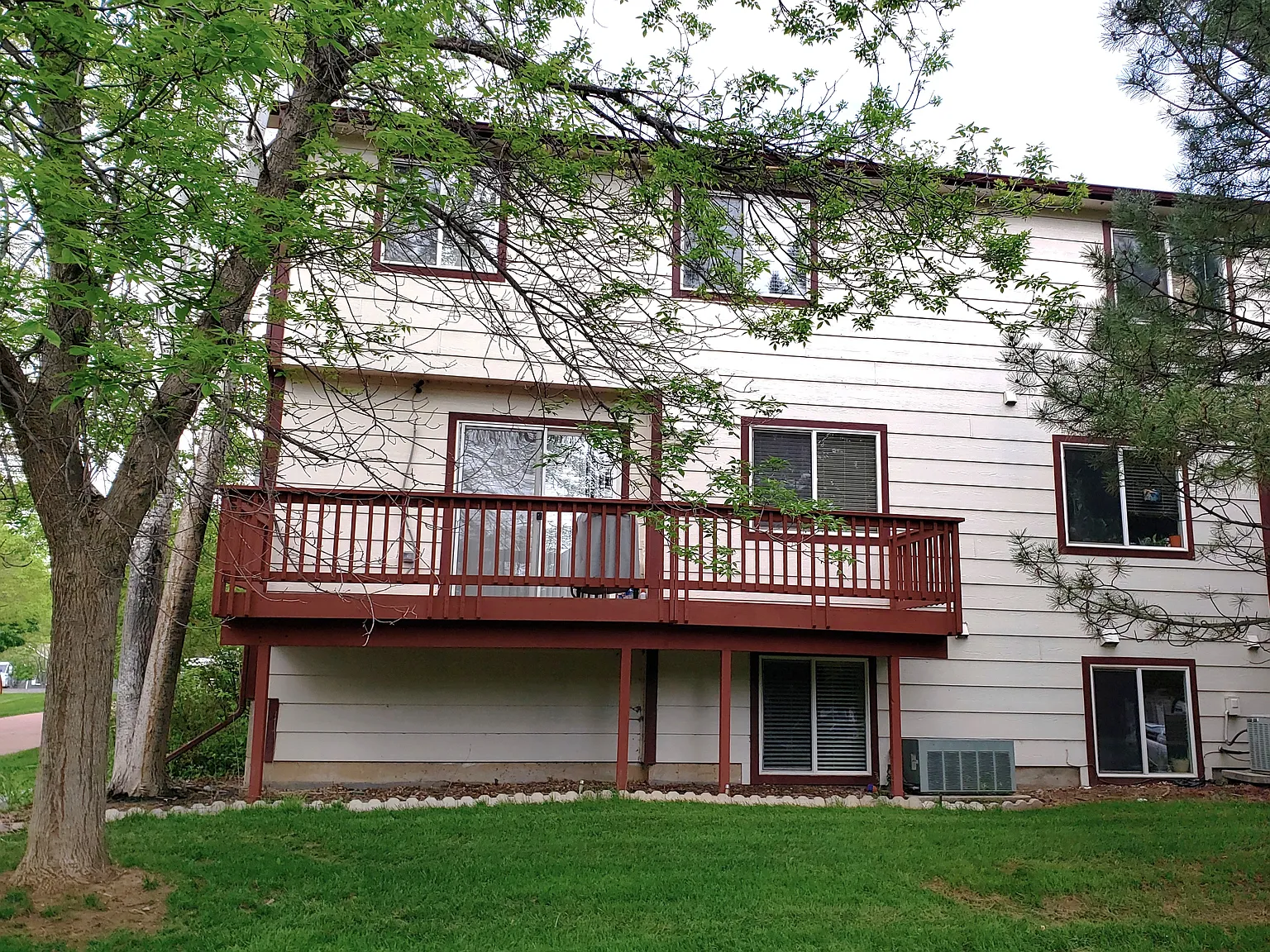 3 bed, 3.5 bath, 1969 sqft, $2,250 — Photo 3