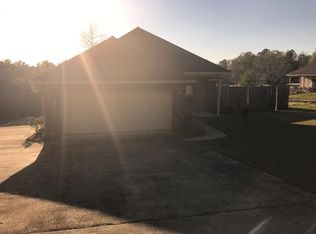 31 Ratcliff Rd, Sumrall, MS 39482
