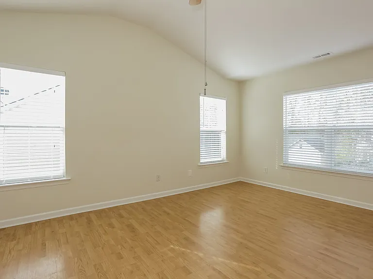 8264 Chatham Oaks Dr — Photo 8