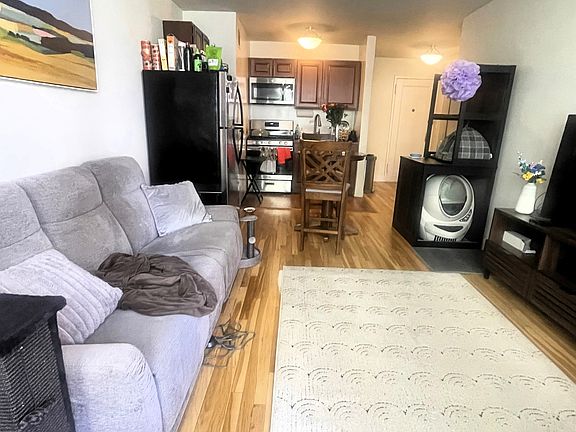 2nd image of 416 E 85th St #3D
