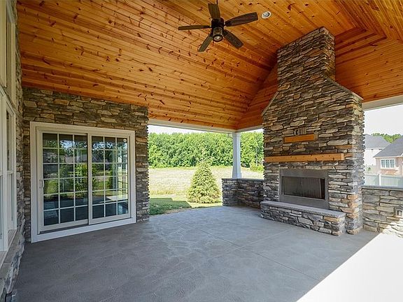 5th image of 1856 Bur Oak Dr