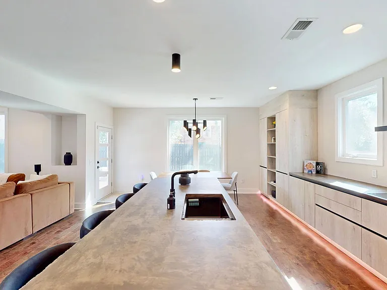 1220 Lomax Ave — Photo 23