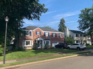 176 Wellington Rd, Garden City, NY 11530