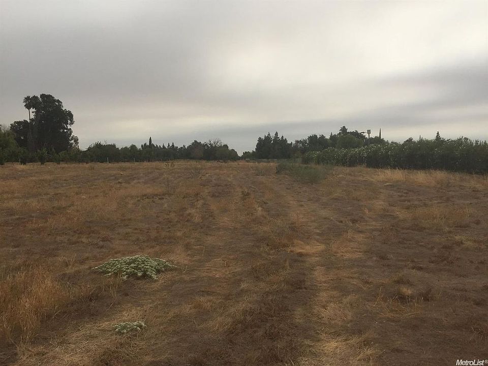 2nd image of 9784 Jackson Rd