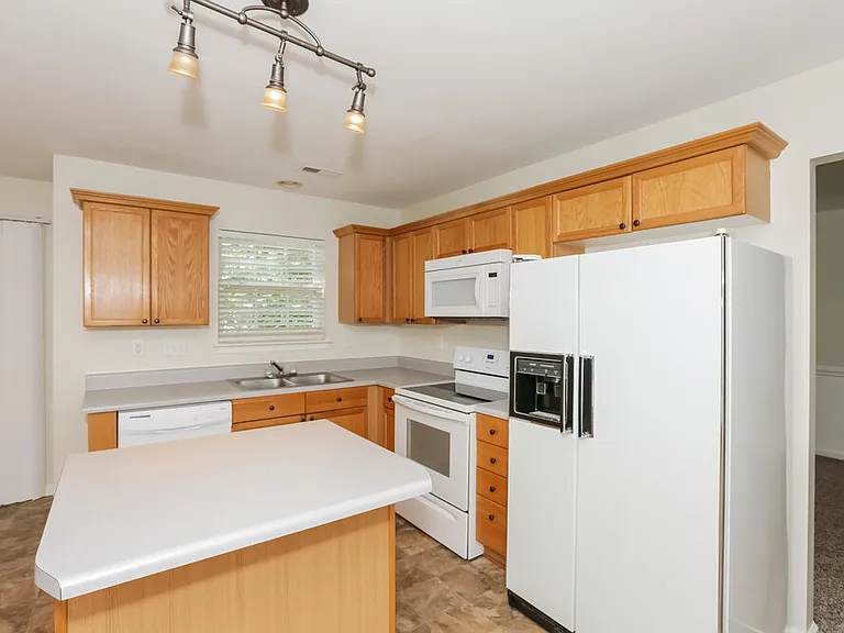 3605 Arthur St — Photo 8