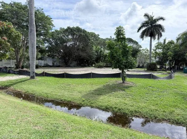 2195 Palm ST, NAPLES, FL 34112