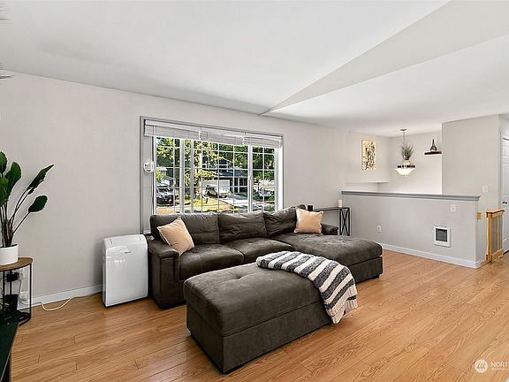 5th image of 20410 119th Street E