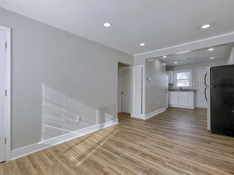 17817 Bayne St — Photo 11
