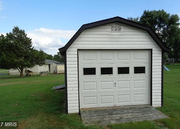 3rd image of 9299 Windsor Dr