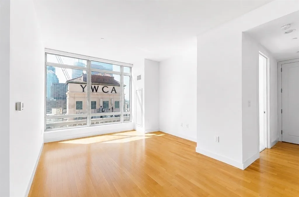 1 bed, 1.0 bath, 711 sqft, $5,450 — Photo 1