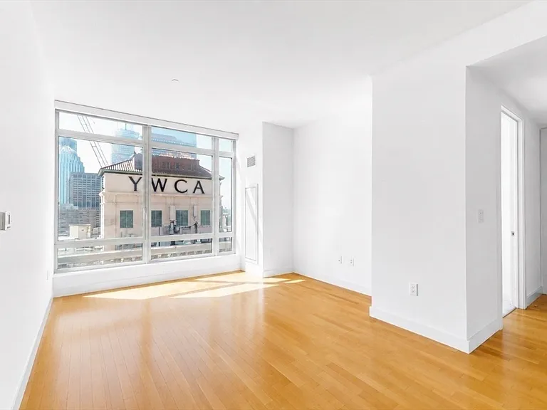 400 Stuart St #18G — Photo 1