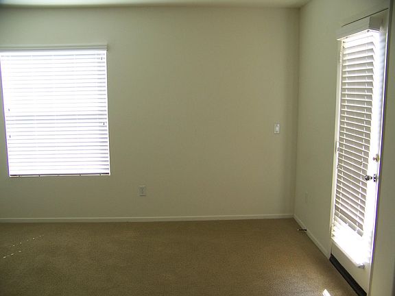 5th image of 41940 Davenport Way Unit B